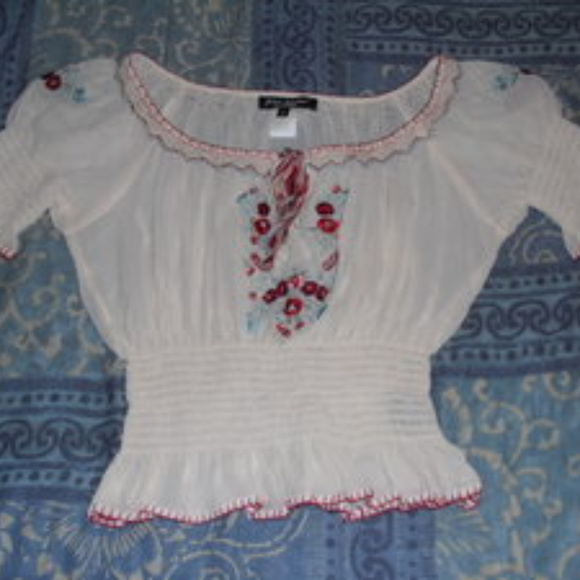 ISO Betsey Johnson Embroidered Peasant Top - Picture 1 of 1
